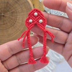 Миниатюрное макраме от Алены Бажитовой КОКОШНИК КРАСНЫЙ